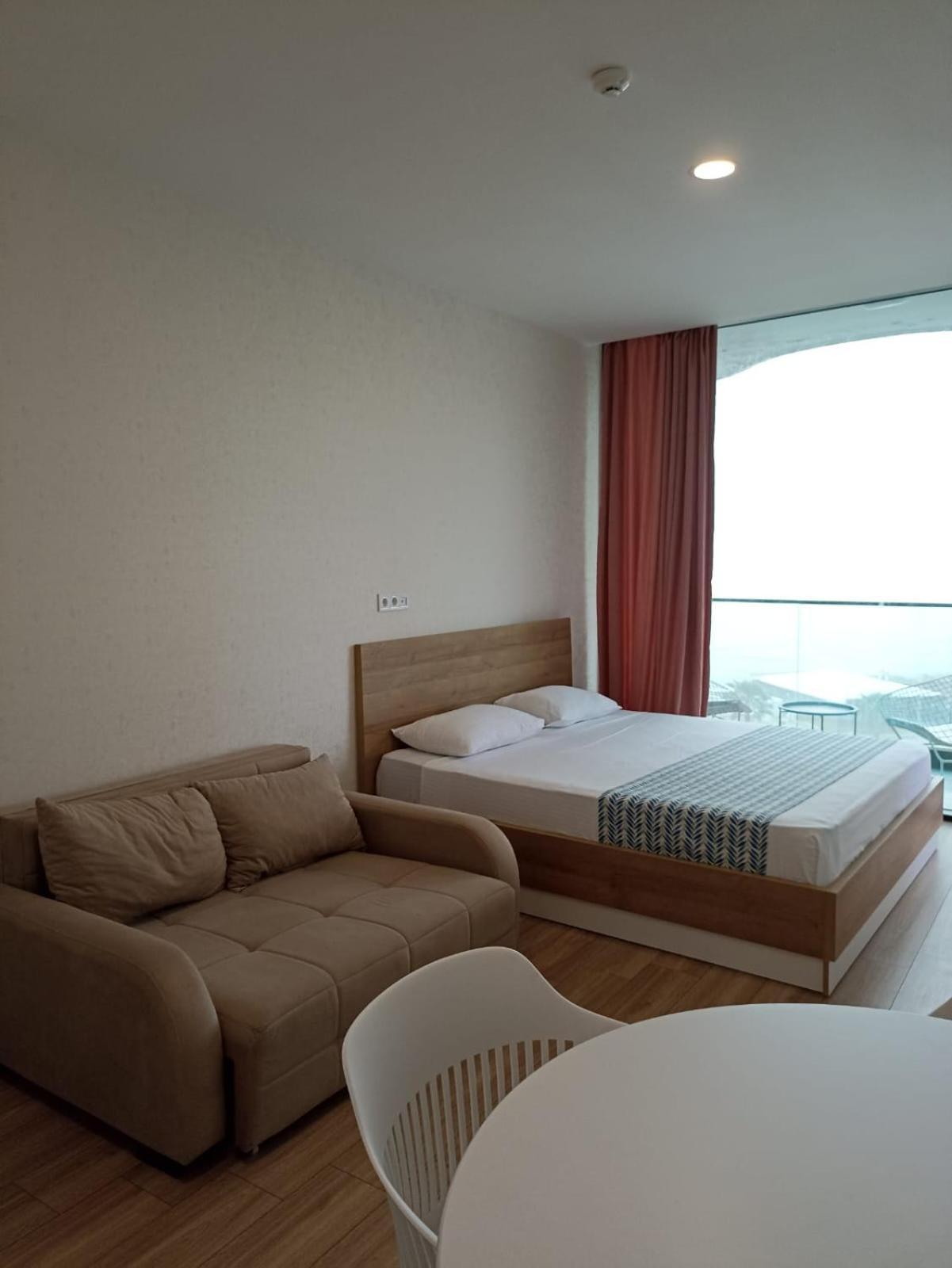 Hotel Navi Batumi Exterior photo