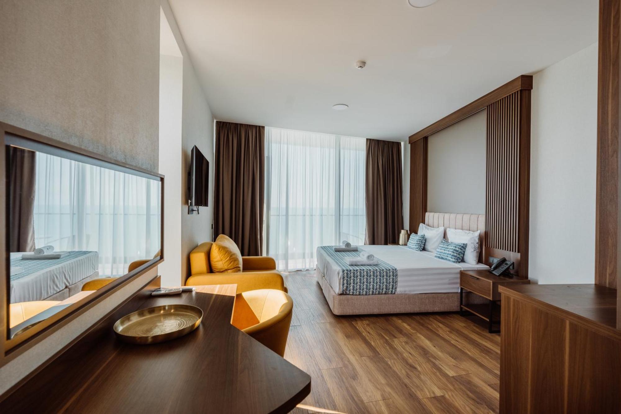 Hotel Navi Batumi Exterior photo