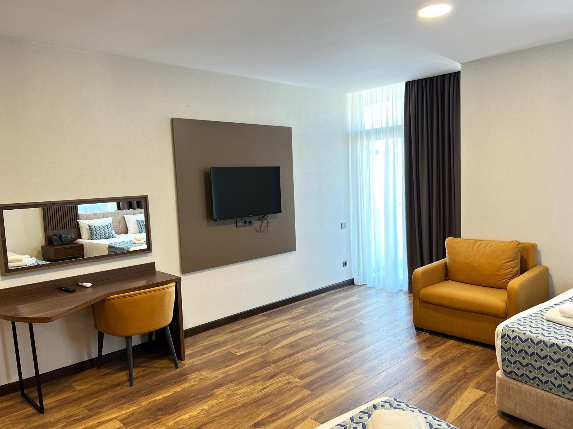 Hotel Navi Batumi Exterior photo